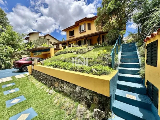 Casa à venda no condomínio Nova Higienópolis