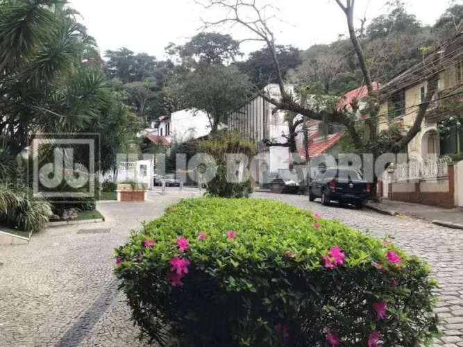 Cosme Velho apartamento residencial 4 quartos 3 vagas varanda fundos portaria 24hs