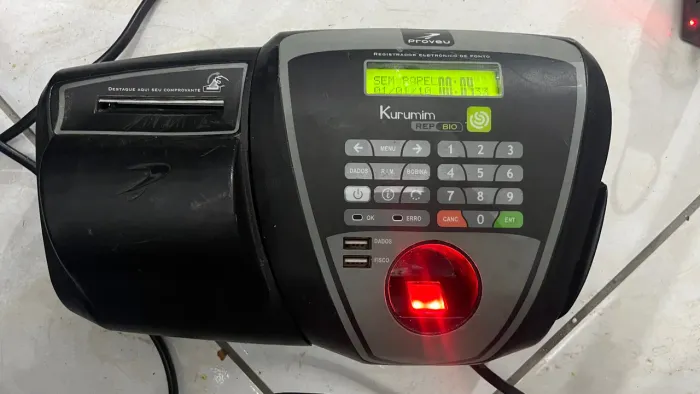 registrador eletrônico de ponto (REP) da marca Kurumim, modelo REP BIO