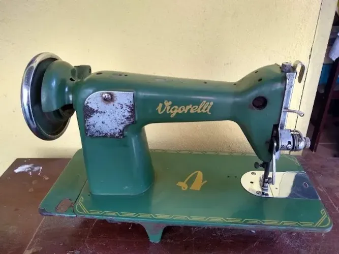 Antiga Maquina de Costura Decorativa da VIGORELLI
