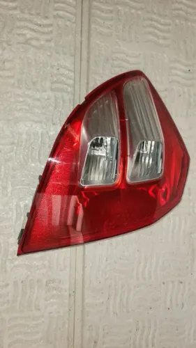 Lanterna traseira esquerda honda fit 09/14