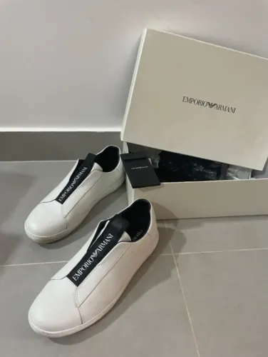 Lindo tênis Armani Branco, perfeito estado