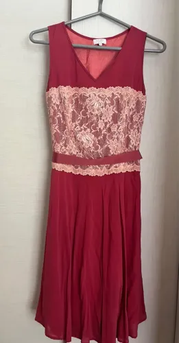 Vestido Vermelho com Renda Delicada