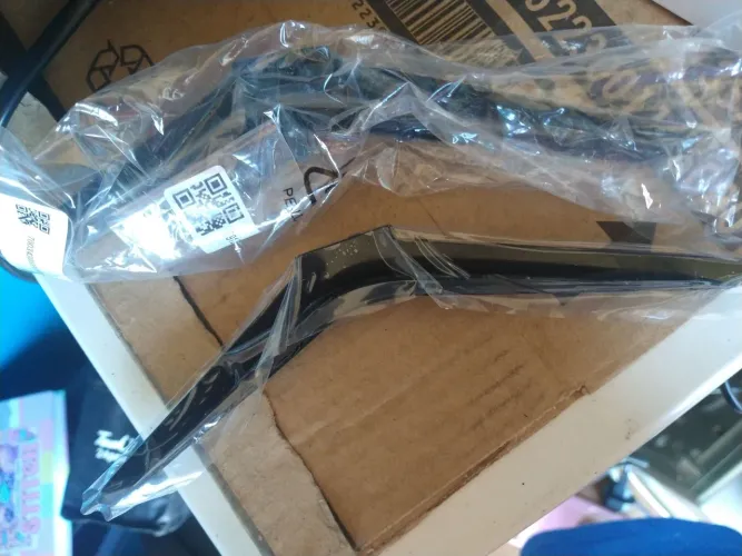 Pezinho novo da tv de 43F polegadas 