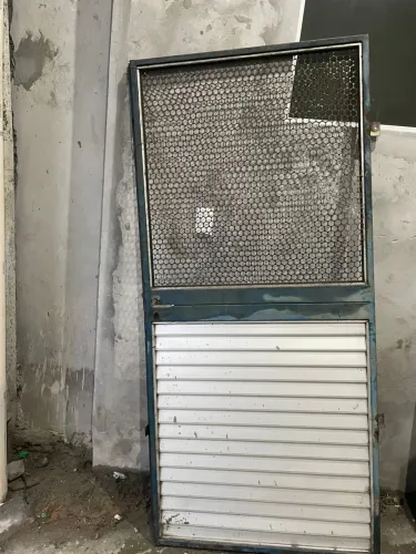 Porta de ferro grande 