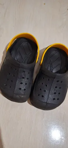 Babush estilo crocs - tamanho 23/24