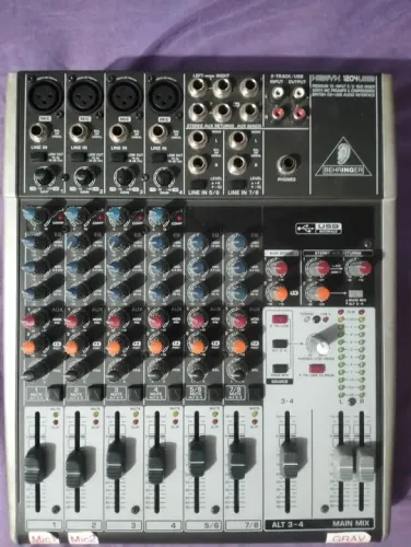 Mesa de Som Behringer Xenyx 1204 USB