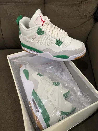 Air Jordan 4 - Pine green