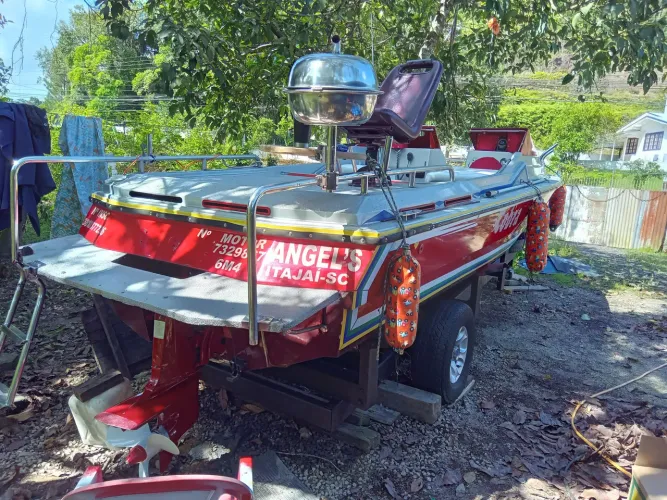 Lancha 23 pes novinha completa e nova.