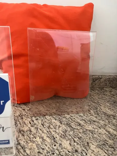 Vendo lote com 5 peças em acrílico para exposição