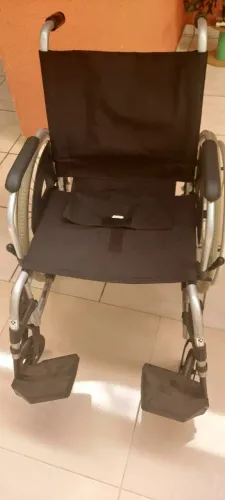 Cadeira de Rodas - Conforto e Mobilidade Garantidos