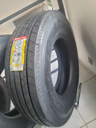 Pneu 295 80 22.5 Importado liso em até 10x de R$223,00 no cartão de crédito