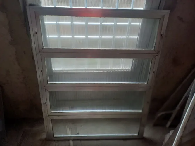 Janela Basculante de alumínio 100 x 78