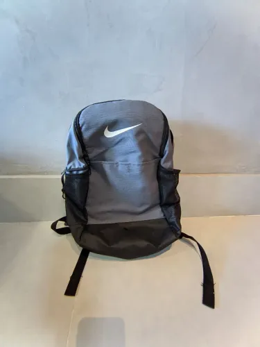 Mochila Nike Cinza