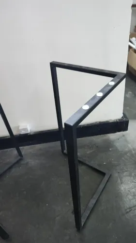 Pé de Mesa Estilo Industrial