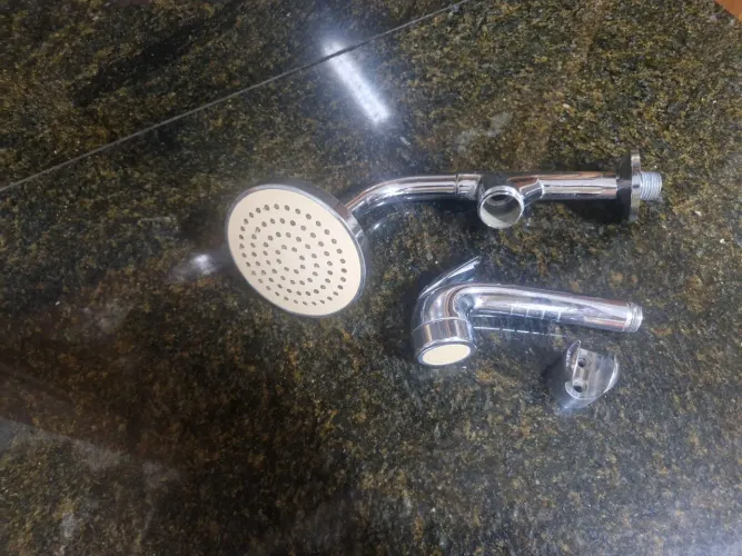 Chuveiro com ducha Docol 