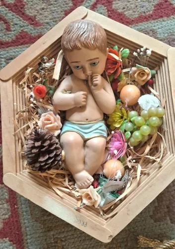 Antigo de Bebê Jesus em Moldura Artesanal