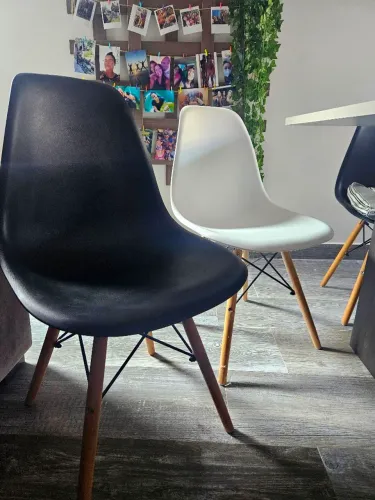 Cadeiras Eames Eiffel - Design e Conforto