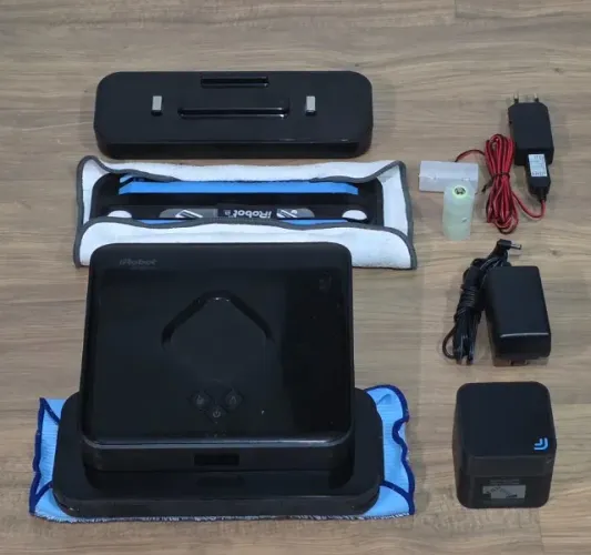 Robô Irobot Braava 380t Robô Passa Pano Preto 127/220v (Usado)