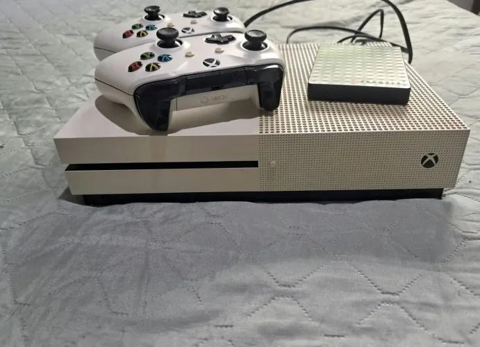 Xbox one s 512GB +FIFA 18 V/T EM IPHONE