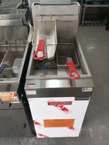 NZ. Fritadeira industrial a gás LG300 Vulcan