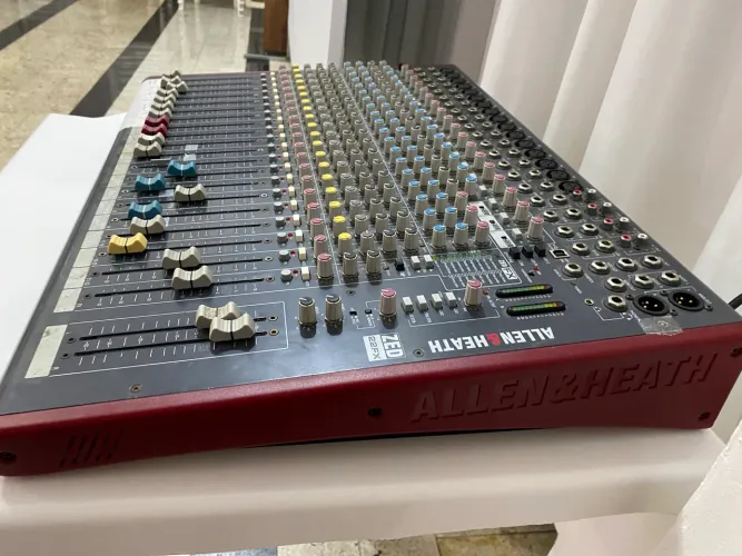 Mesa De Som Allen & Heath Zed-24 (Usado)