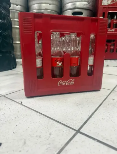 Engradado coca ks com garrafas 