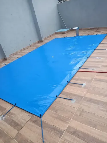 Capa pra piscina 300 micas 15 reais o metro e de 500 micas 26 reias e de proteção 30 reais