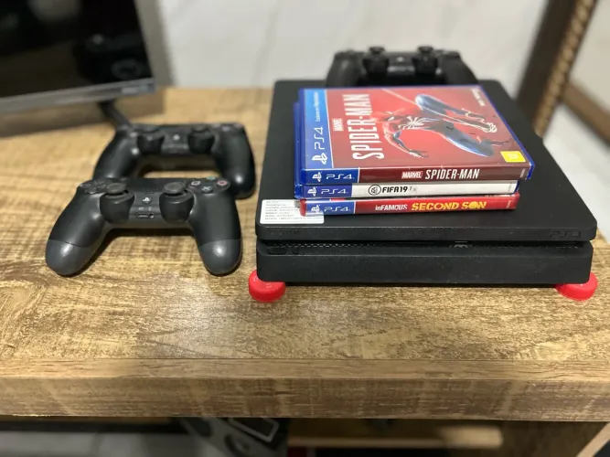 PlayStation 4 com 3 Controles (sendo 1 réplica) + 3 Jogos Mídia Física (Revisado!)