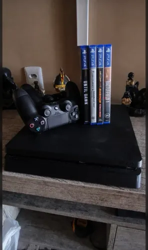 Vendo Ps4 Semi Novo !!