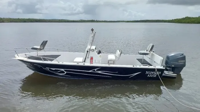 Lancha Objetiva Fishing, 19 pés, motor Yamaha 115 HP 4T, completa