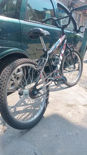 Bike GTS  Semi novinha ... sem detalhes aceito rolo do meu interesse aceito propostas