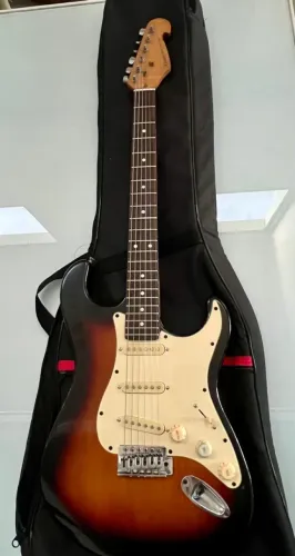 Guitarra Giannini Sonic X Sunburst - Blindada/com Novos Caps Destro Marrom-claro