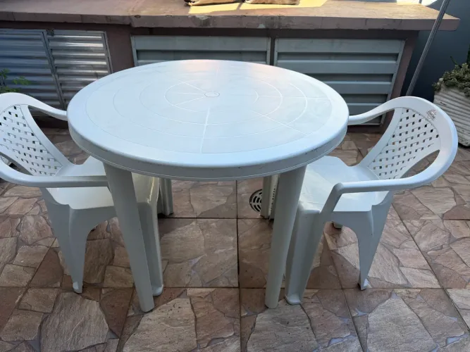 Mesa Plástica com 2 cadeiras