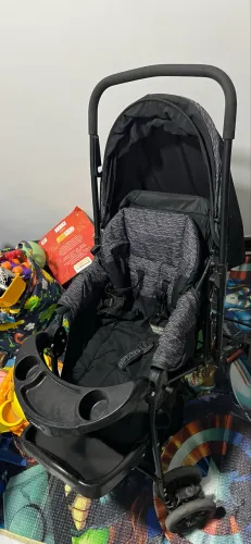 Vendo carrinho de bebê 