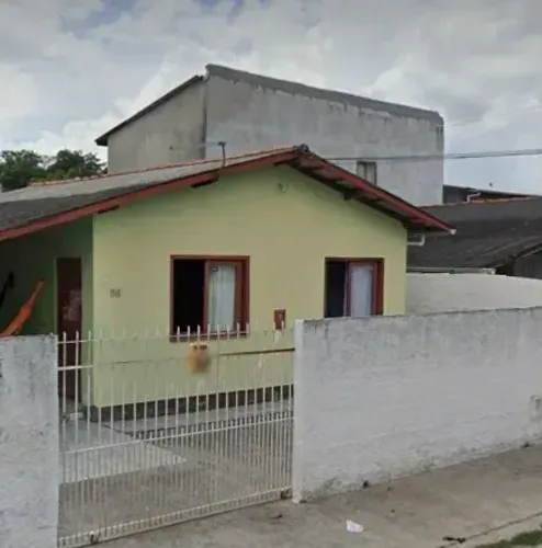 Aluga-se 2 casas