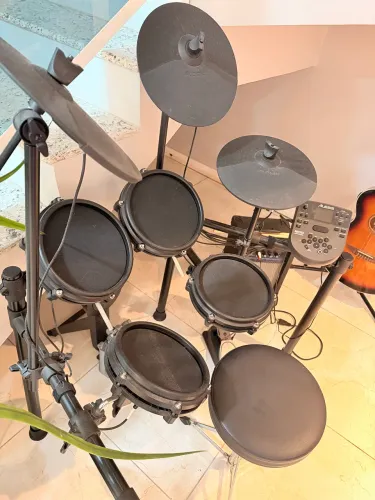 Bateria eletrônica Alesis Nitro