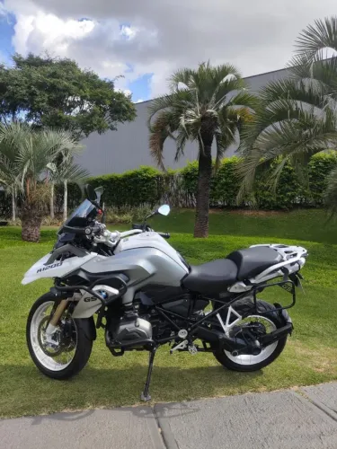 Vendo ou troco por carro