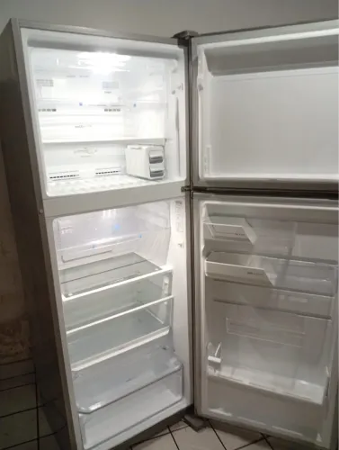 Geladeira vende-se