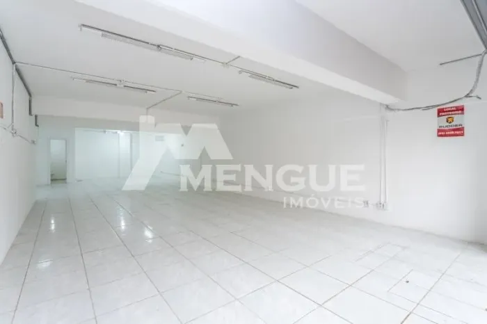 Aluga-se Depósito no Bairro Floresta com 92m² por R$ 3.800,00