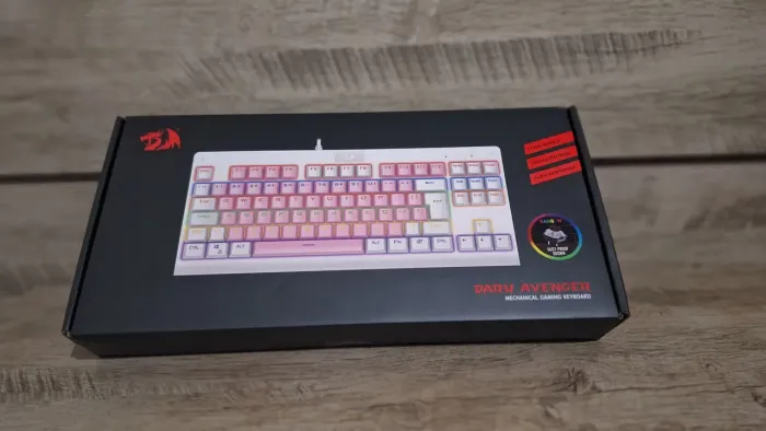 Teclado Mecânico Gamer Dark Avenger, rosa e branco | Redragon