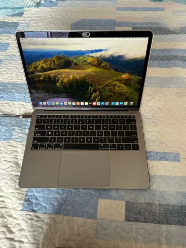 MacBook pro 13 polegadas 2019 com Touch Bar - Excelente Estado + Acessórios