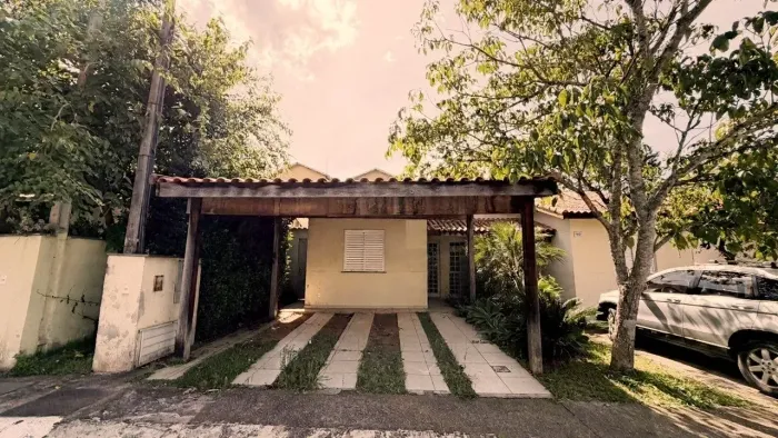 Casa térrea em condomínio fechado - Cotia/Vargem Grande Paulista