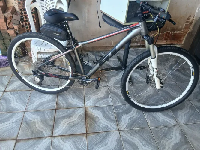 Vendo uma bicicleta poço usada zera
