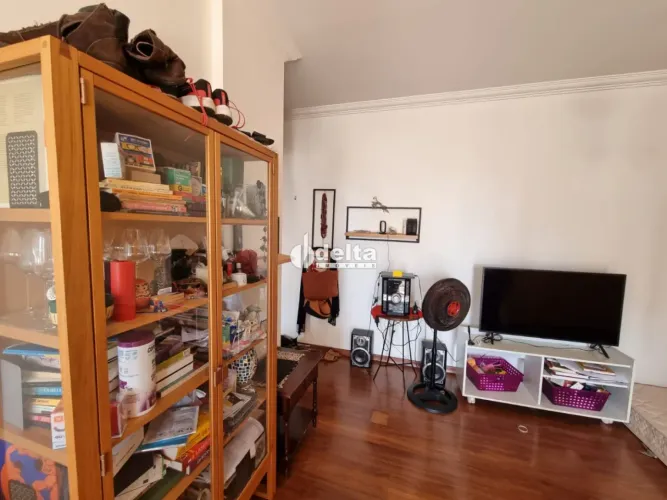 Apartamento disponível para venda no bairro Martins em Uberlândia-MG.
