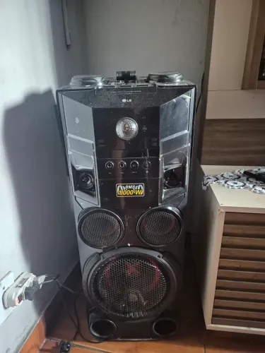  Mini System LG Xboom OM7560 com potência de 1000W RMS