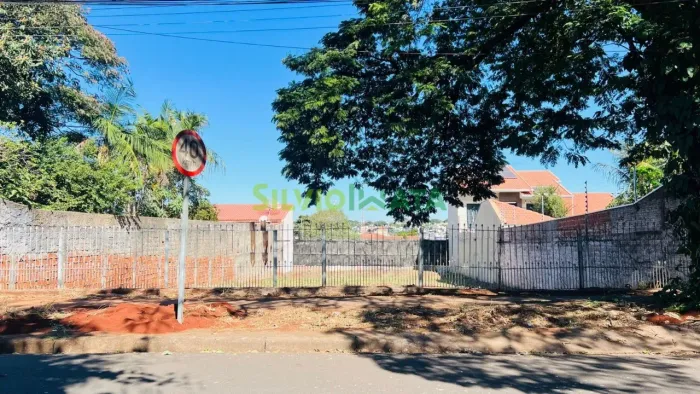 Lote à venda por R$ 850.000,00 na Zona 04 de Maringá-PR
