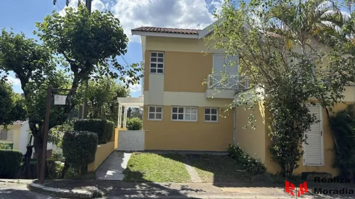 Casa para Locação na Granja Viana | 3 Dormitórios e Condomínio com Lazer Completo