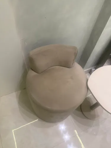 Cadeira puff veludo minimalista