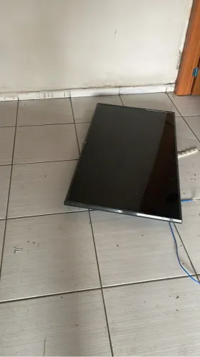 Vendo tv para retirada de peças 